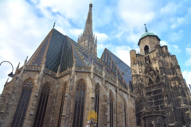 東欧の多様な文化に触れる周遊旅行の魅力