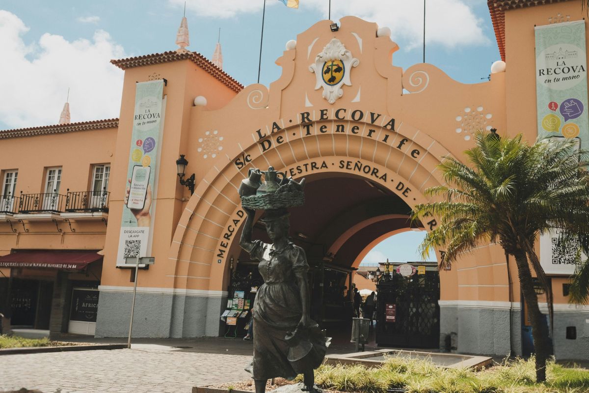 ヌエストラ・セニョーラ・デ・アフリカ市場の様子