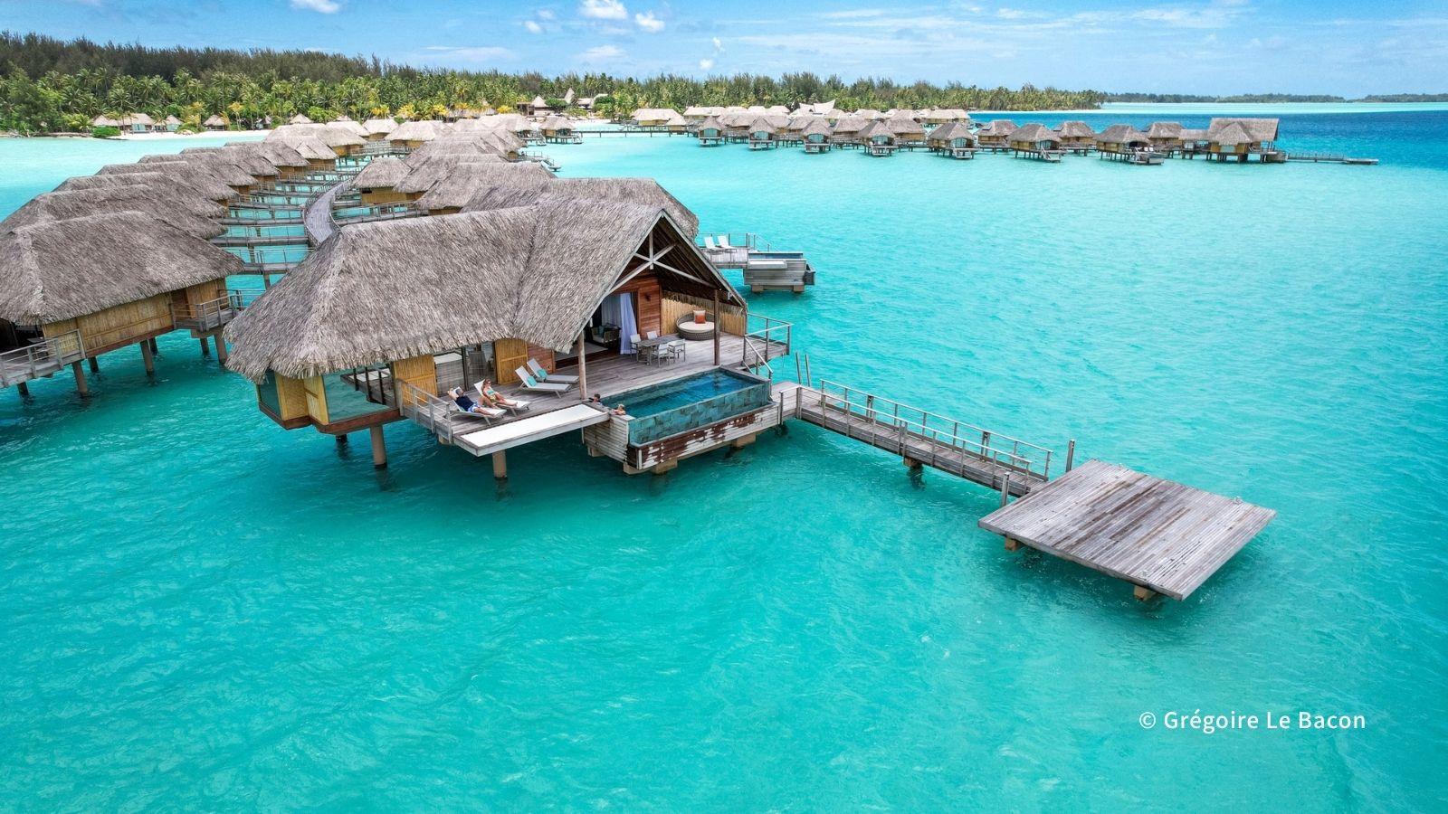 タヒチの水上バンガロー