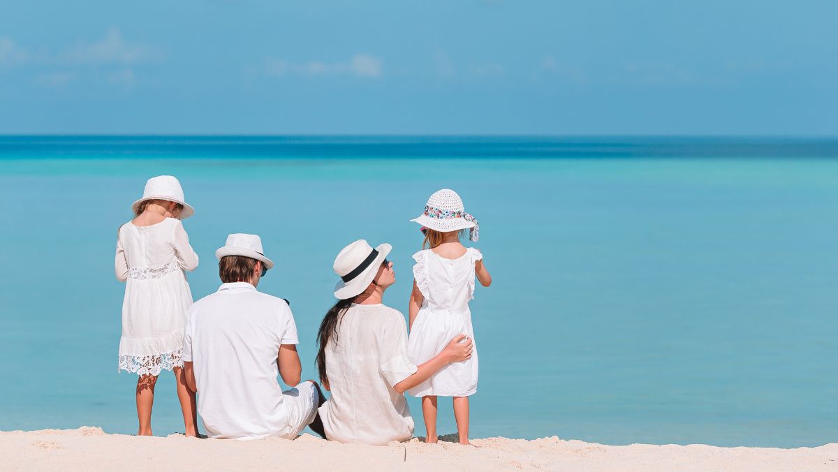 家族旅行｜海辺でゆったり過ごす家族の時間