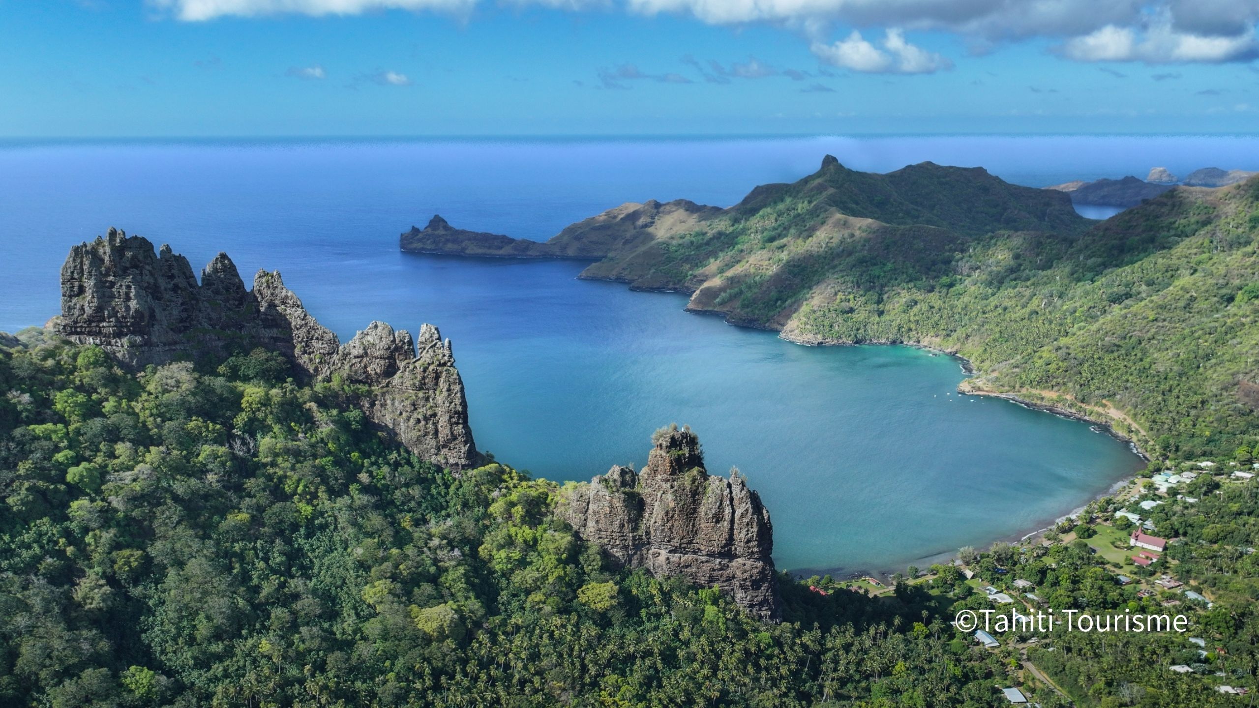 マルケサス諸島の静かな入り江の風景