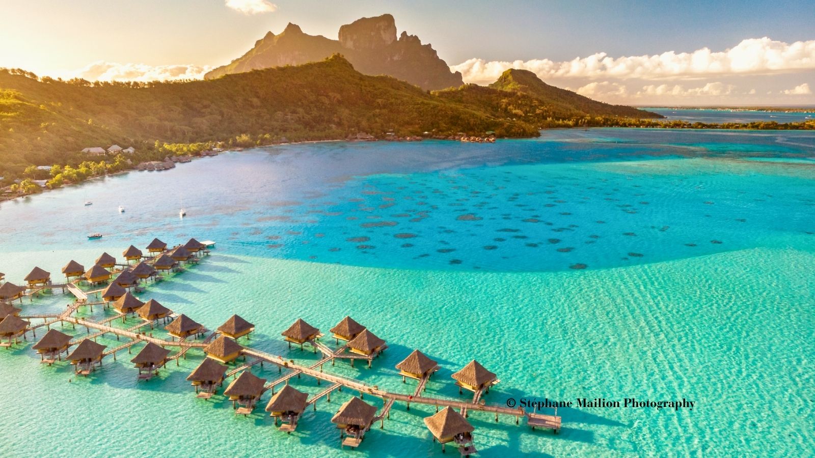 タヒチの水上コテージ