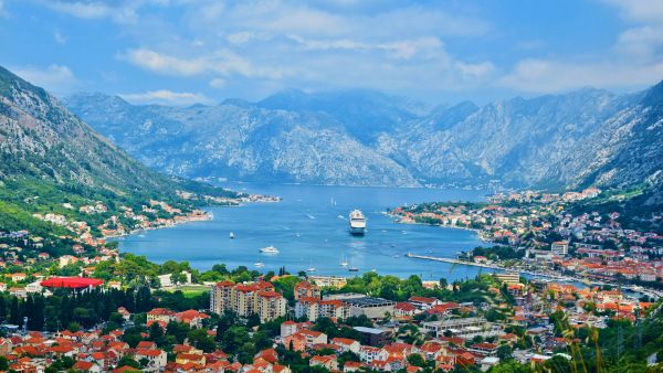 コトル湾とコトル旧市街