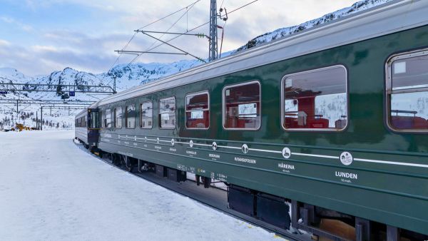 フロム鉄道とノルウェーの山岳風景