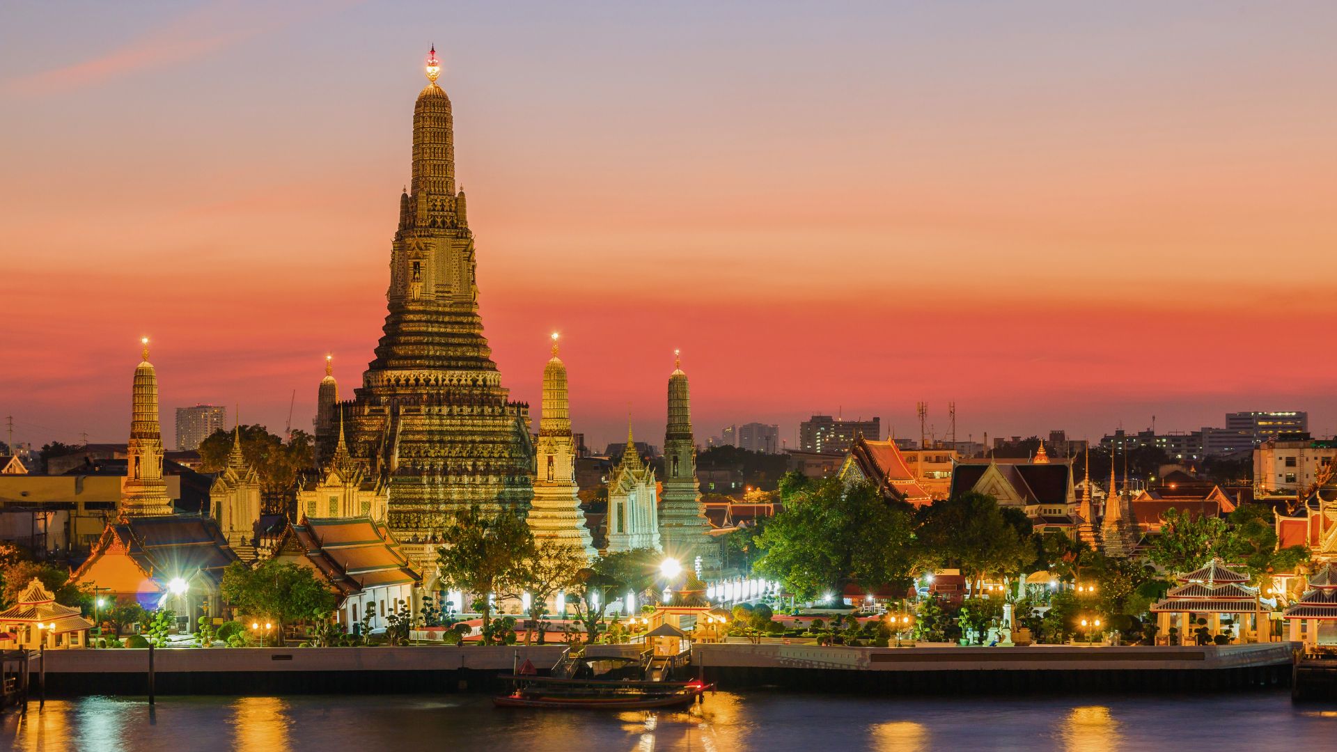 タイ旅行をイメージした寺院と街並み